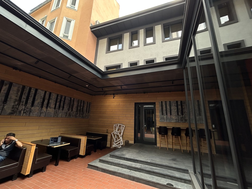 Art Hotel 158 18/29