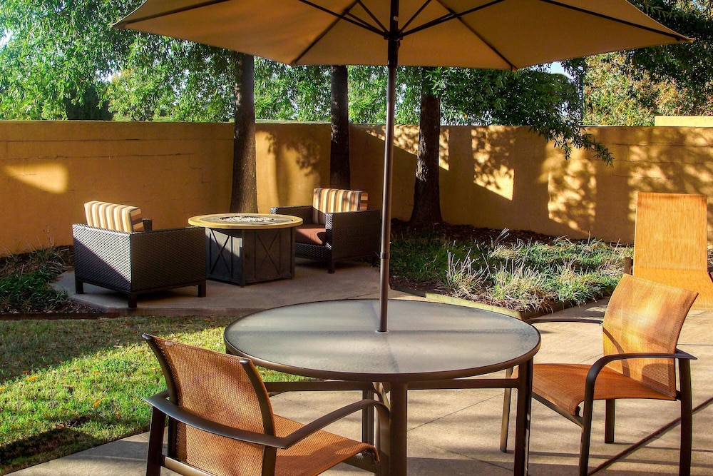 Courtyard By Marriott Bentonville 36/42