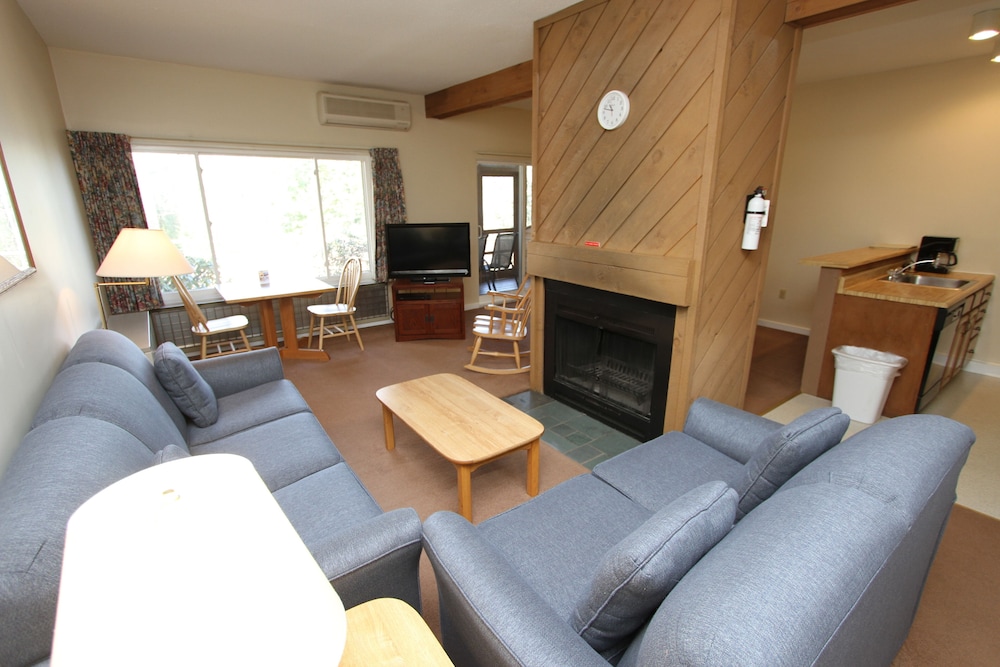 Cold Spring Resort 45/64