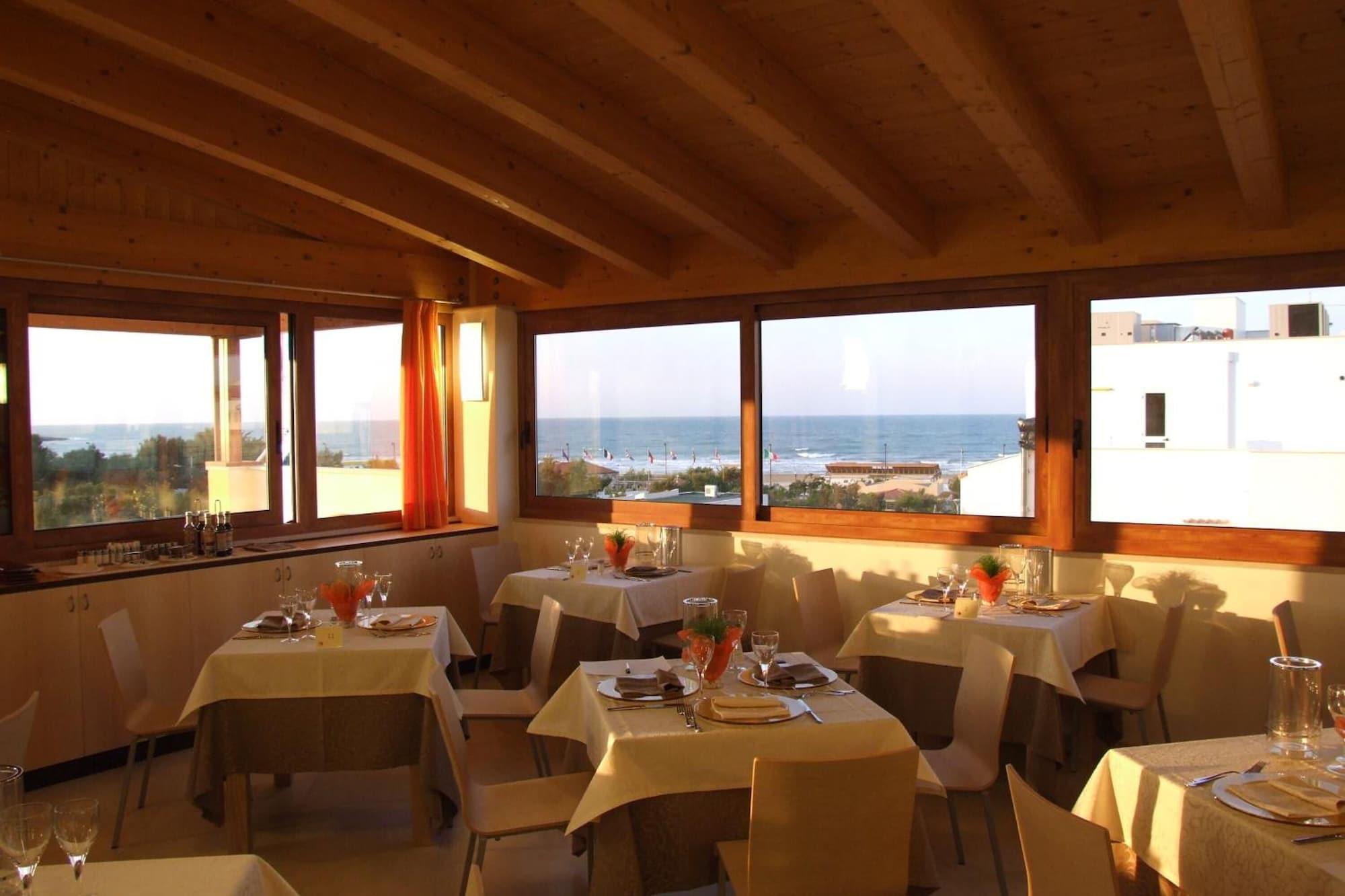 Marc Hotel 52/61