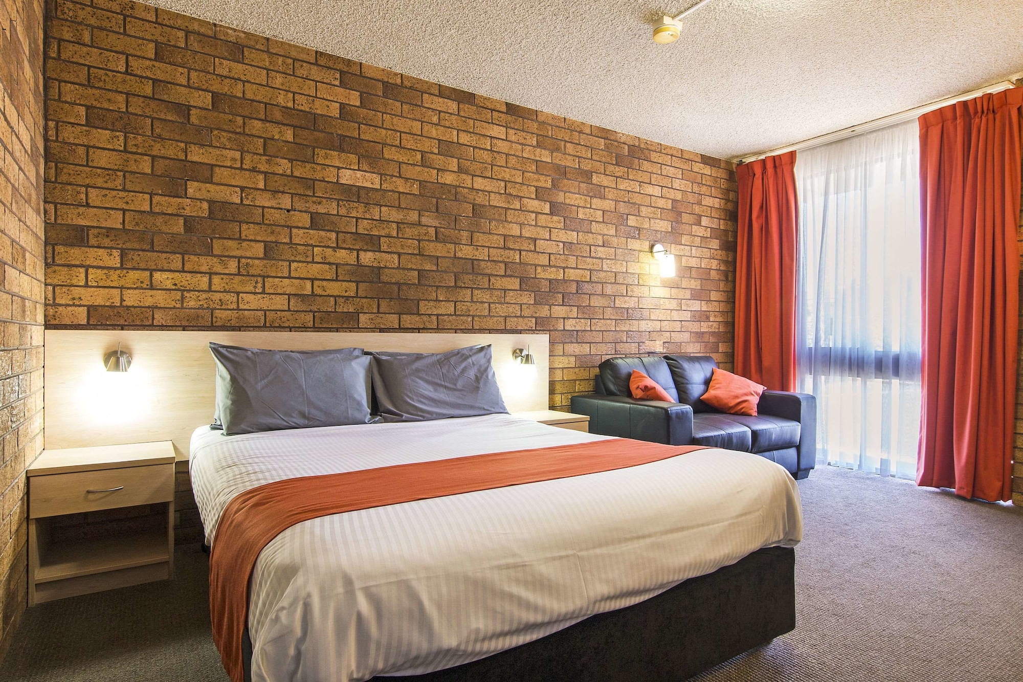 2 Bedrooms, Unit, Queen and Twin Beds