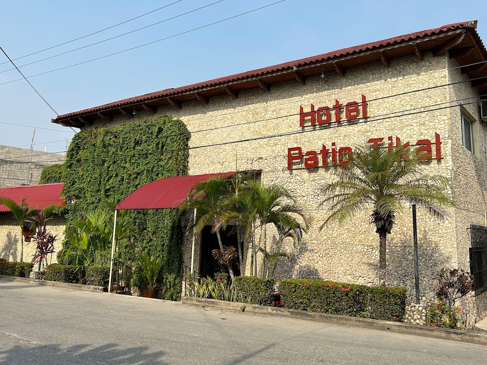 Hotel Del Patio in FLORES