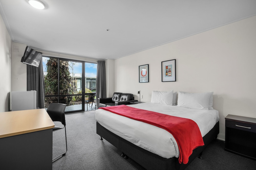 Garden Court, Studio, Queen Bed