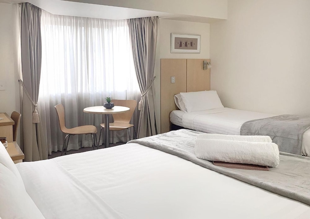 AIRPORT ASCOT MOTEL 24/64