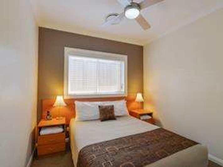 Cadman Motor Inn Tamworth 6/37