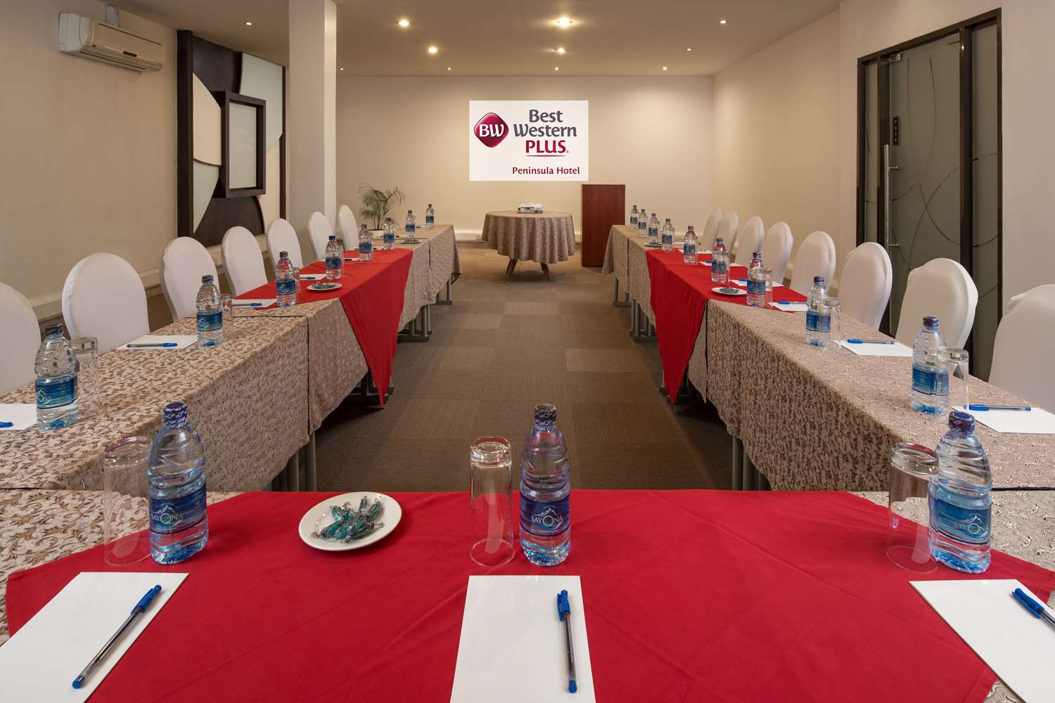 Peninsula Hotel Dar es Salaam 56/60