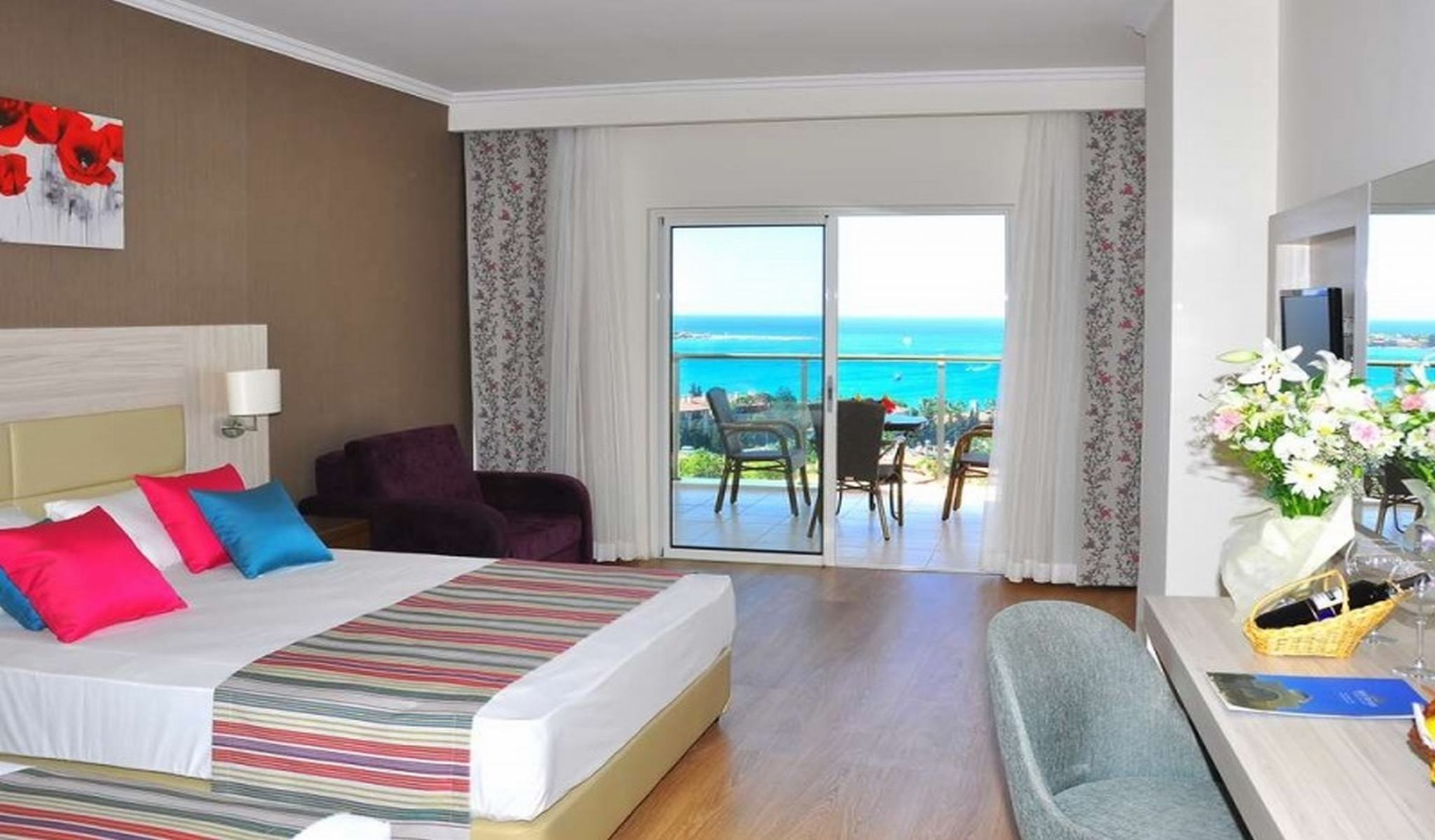 Room, Single, Double Bed, Sea View