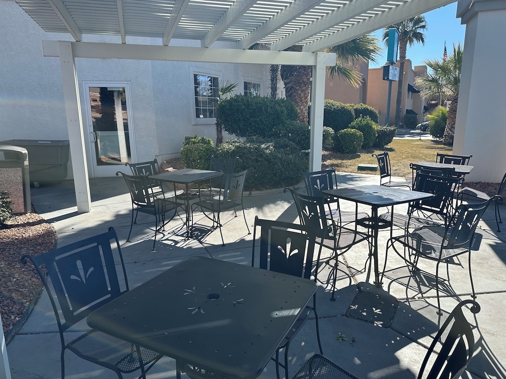 St George Inn Suites 55/67