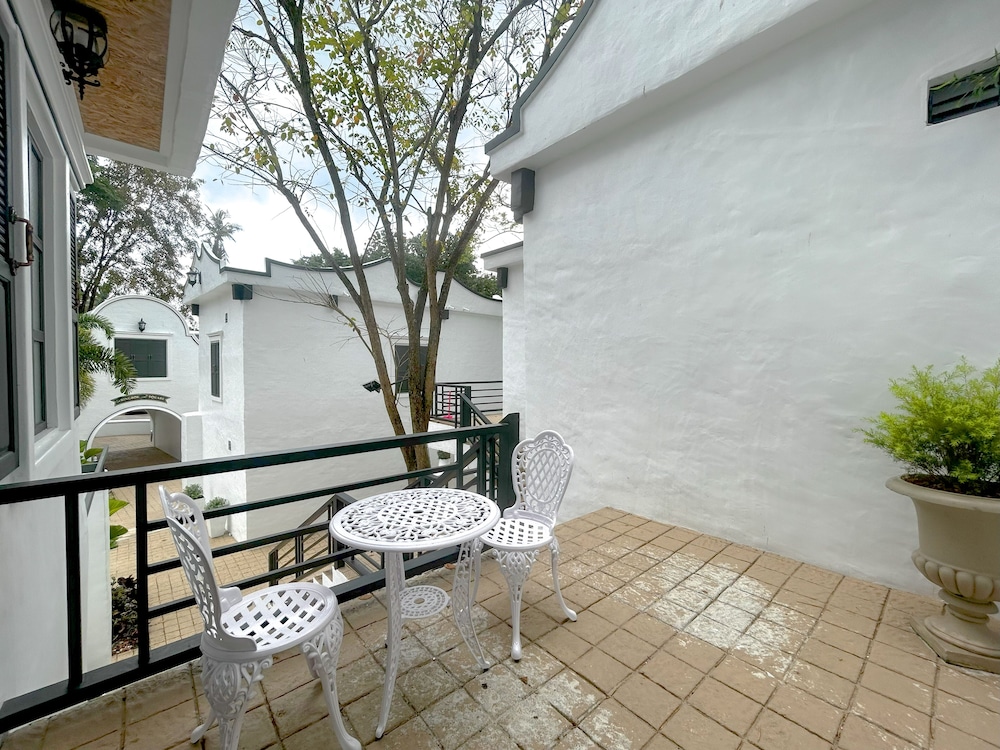 Milky Bay Resort 43/81