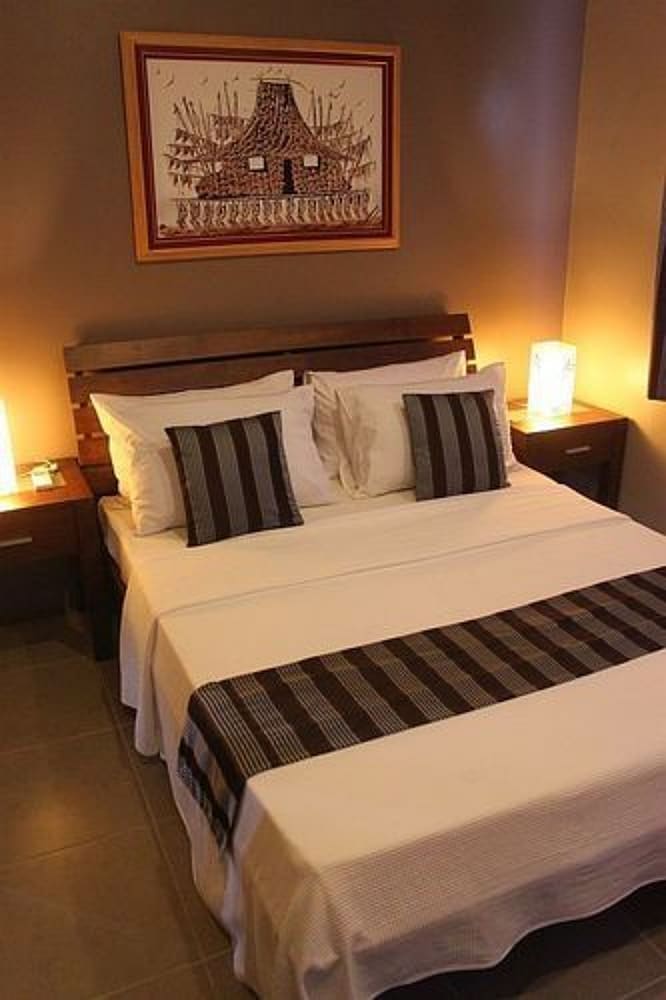 Linaw Beach Resort 24/73