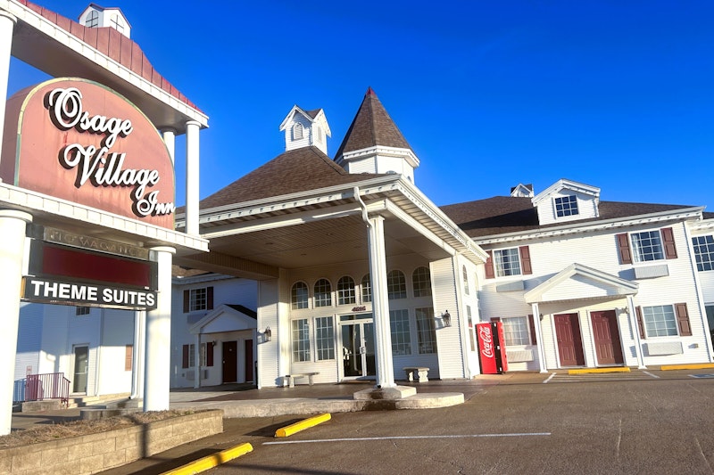 Osage Village Inn Near Lake Ozarks US 54 42/55