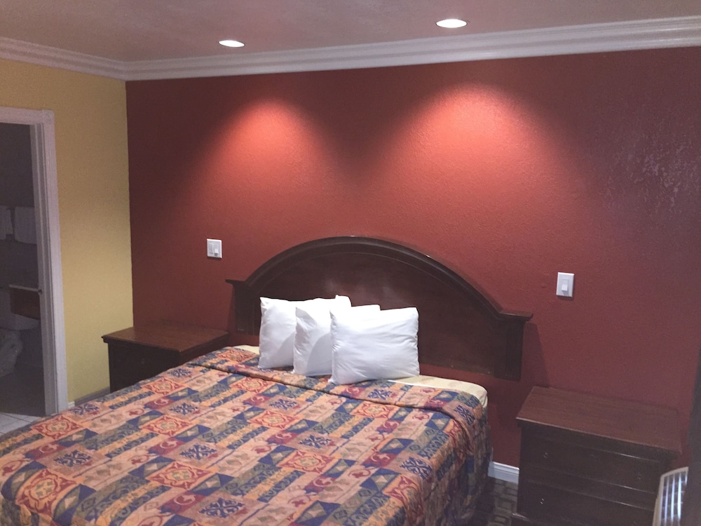 Industry Inn Amp Suites 12/60