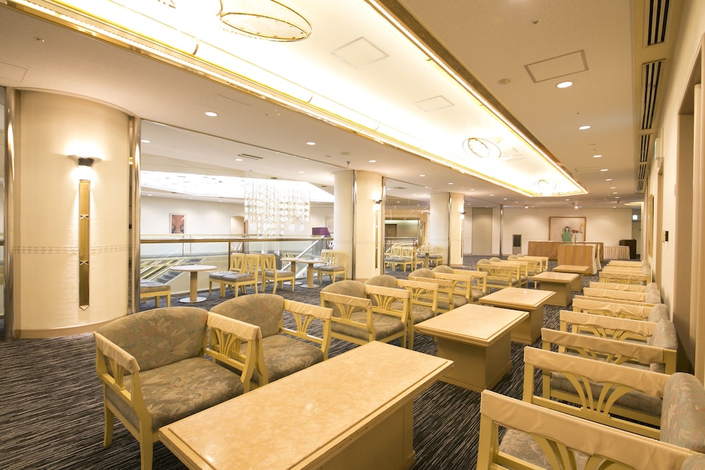 Shin Osaka Washington Hotel Plaza 33/52