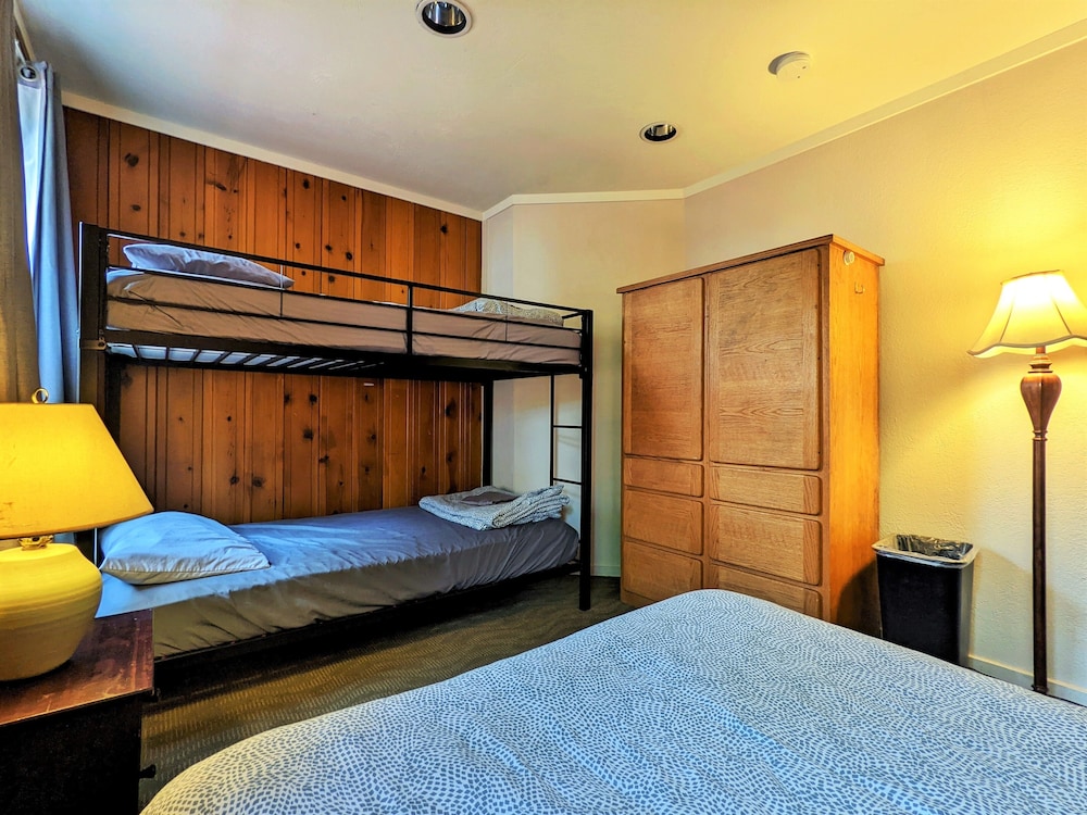 Bunk & Brew Historic Lucas House 20/71