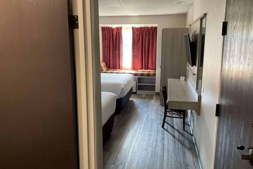 Microtel Inn And Suites Clarksville 14/30