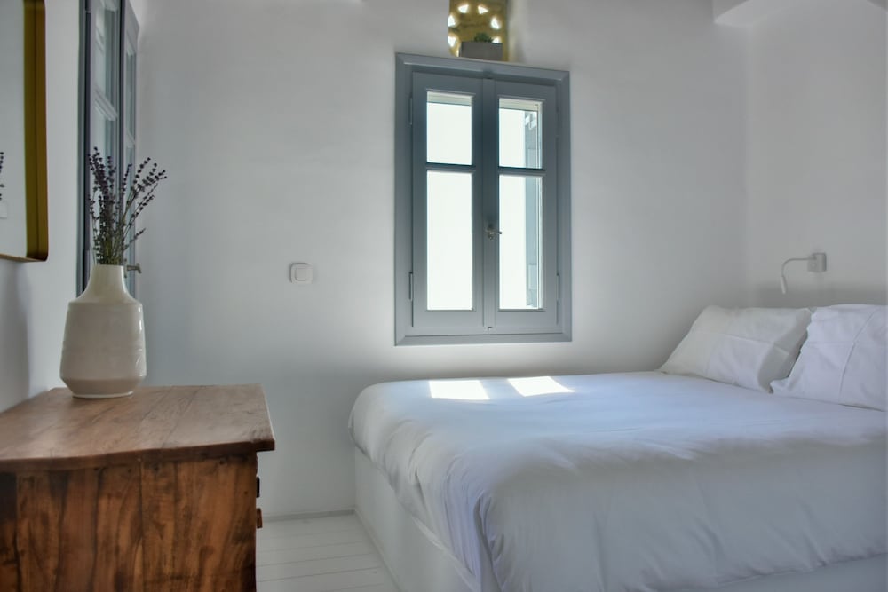 2 BEDROOMS, TRADITIONAL, HOUSE, SEA VIEW