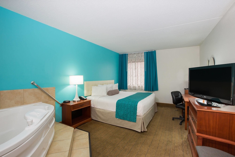 Howard Johnson By Wyndham Evansville East 7/36