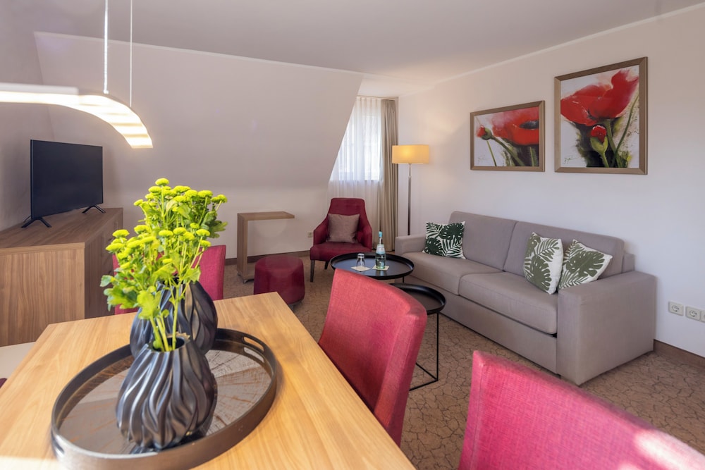 Parkhotel Schloss Hohenfeld (Parkhotel Hohenfeld) 41/65