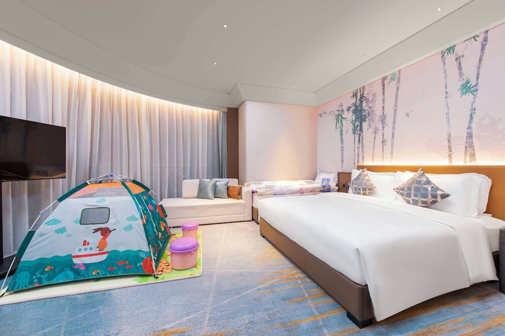 FAMILY, TWIN BEDS