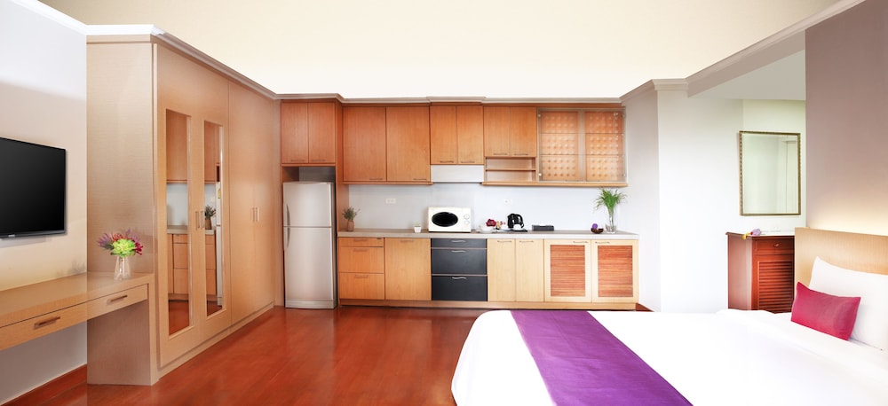 Collection O The Step Sathorn 9/63