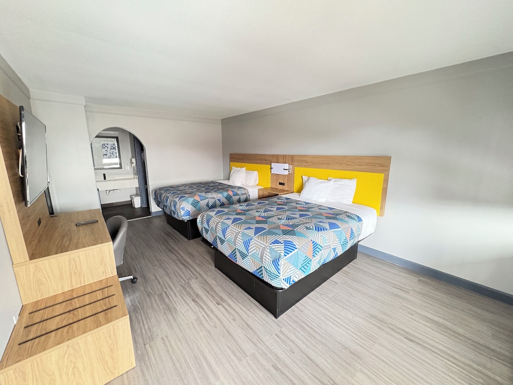 غرفة بسريرين مزدوجين، Days Inn By Wyndham Gonzales 6/9