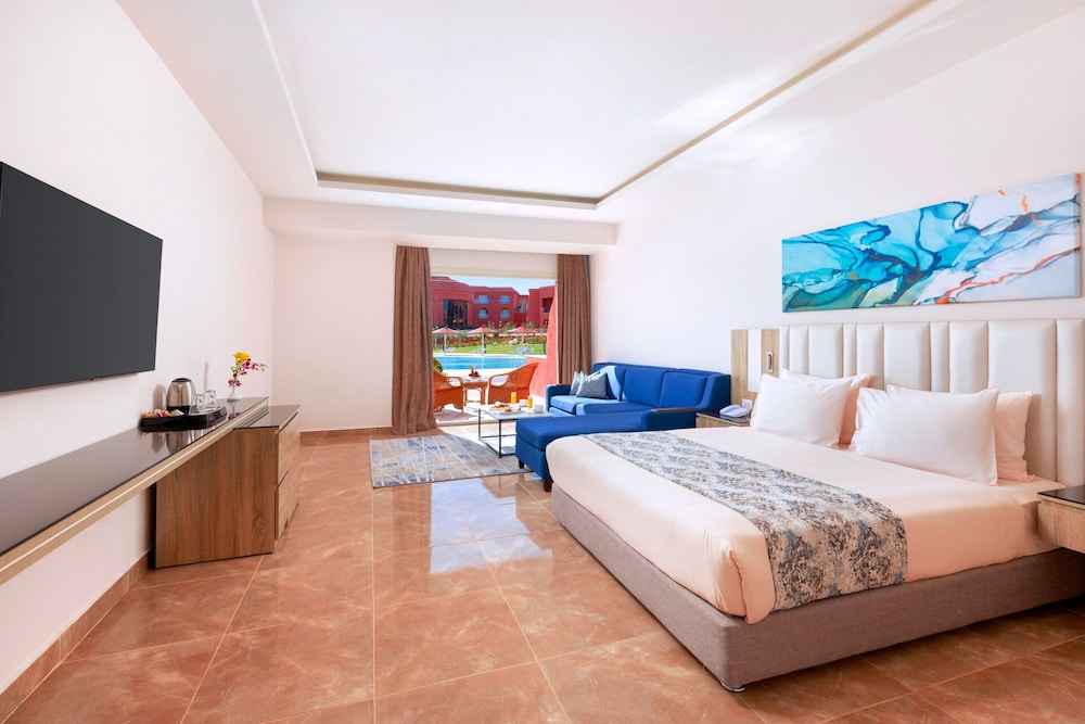 Deluxe Bungalow with Pool View