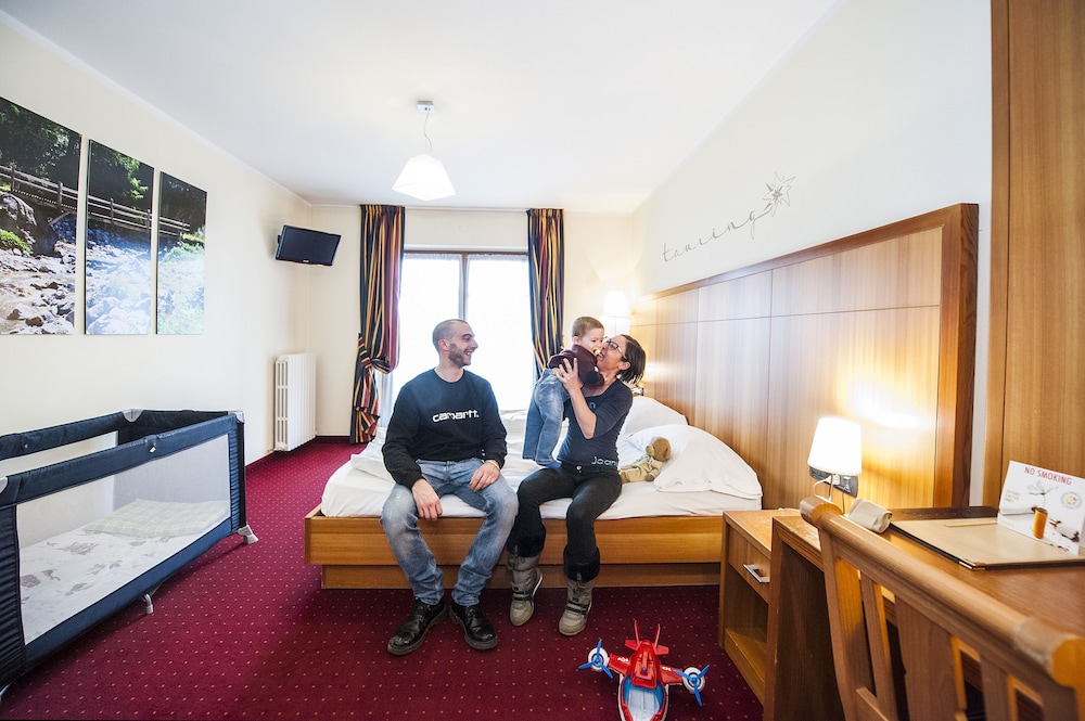 Hotel Touring 65/77