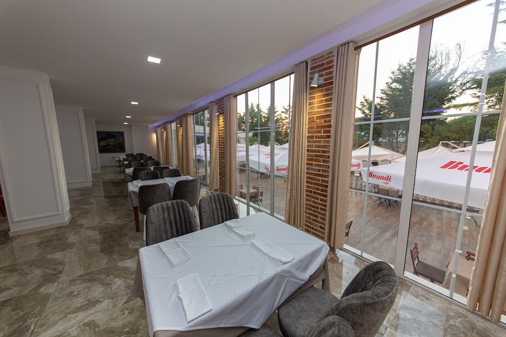 Esal Hotel 25/39