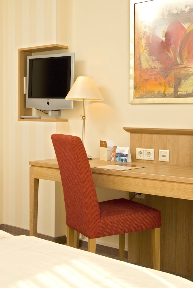 Parkhotel Schloss Hohenfeld (Parkhotel Hohenfeld) 53/65