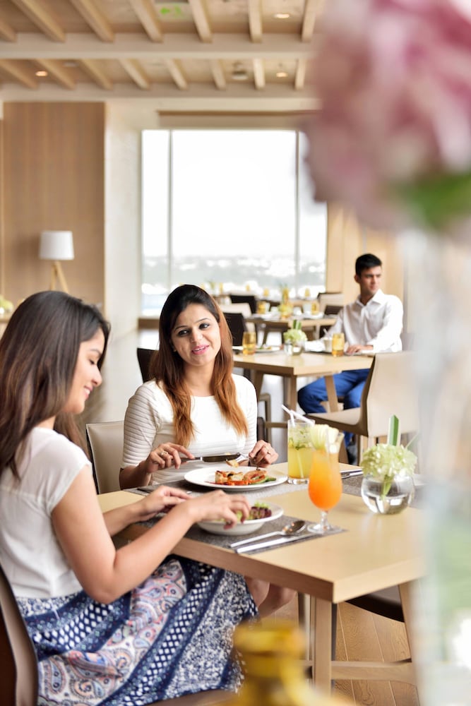 Renaissance Lucknow Hotel 59/65