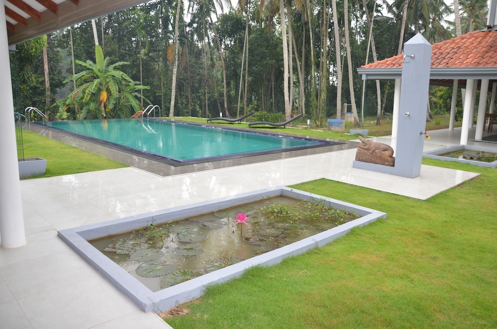Anuhas Airport Villas 28/44