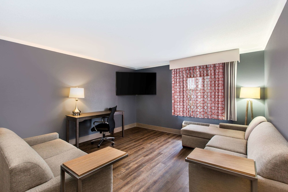 La Quinta Inn & Suites by Wyndham Goodlettsville - Nashville 37/58