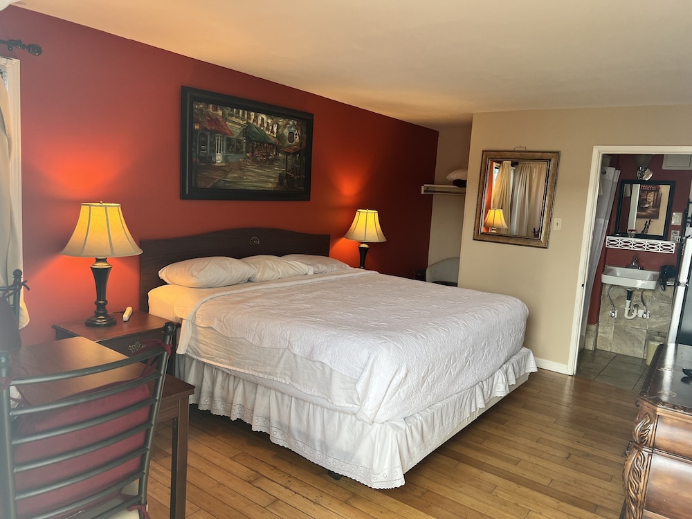 Great House Motel 8/50