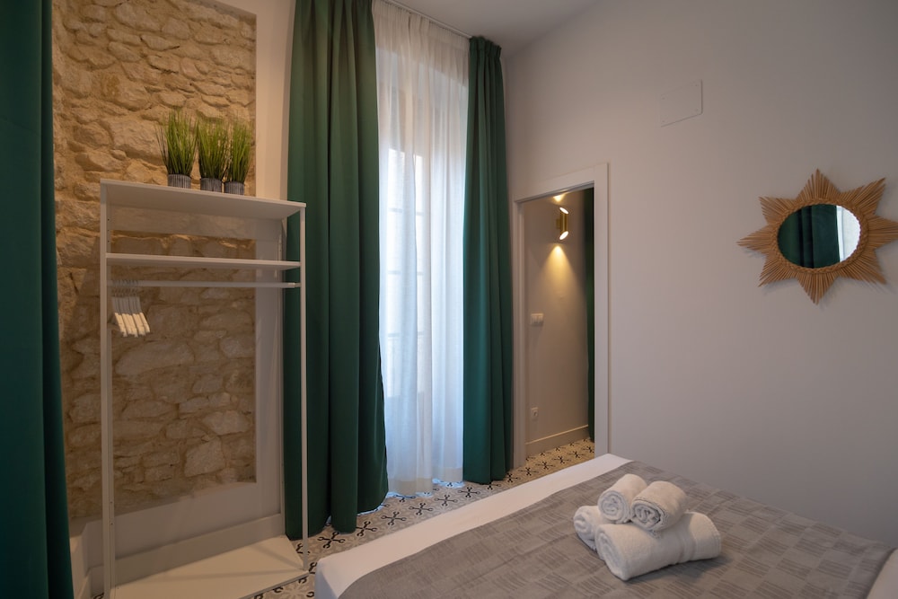 Apartamentos Teatro by Be Alicante 14/43