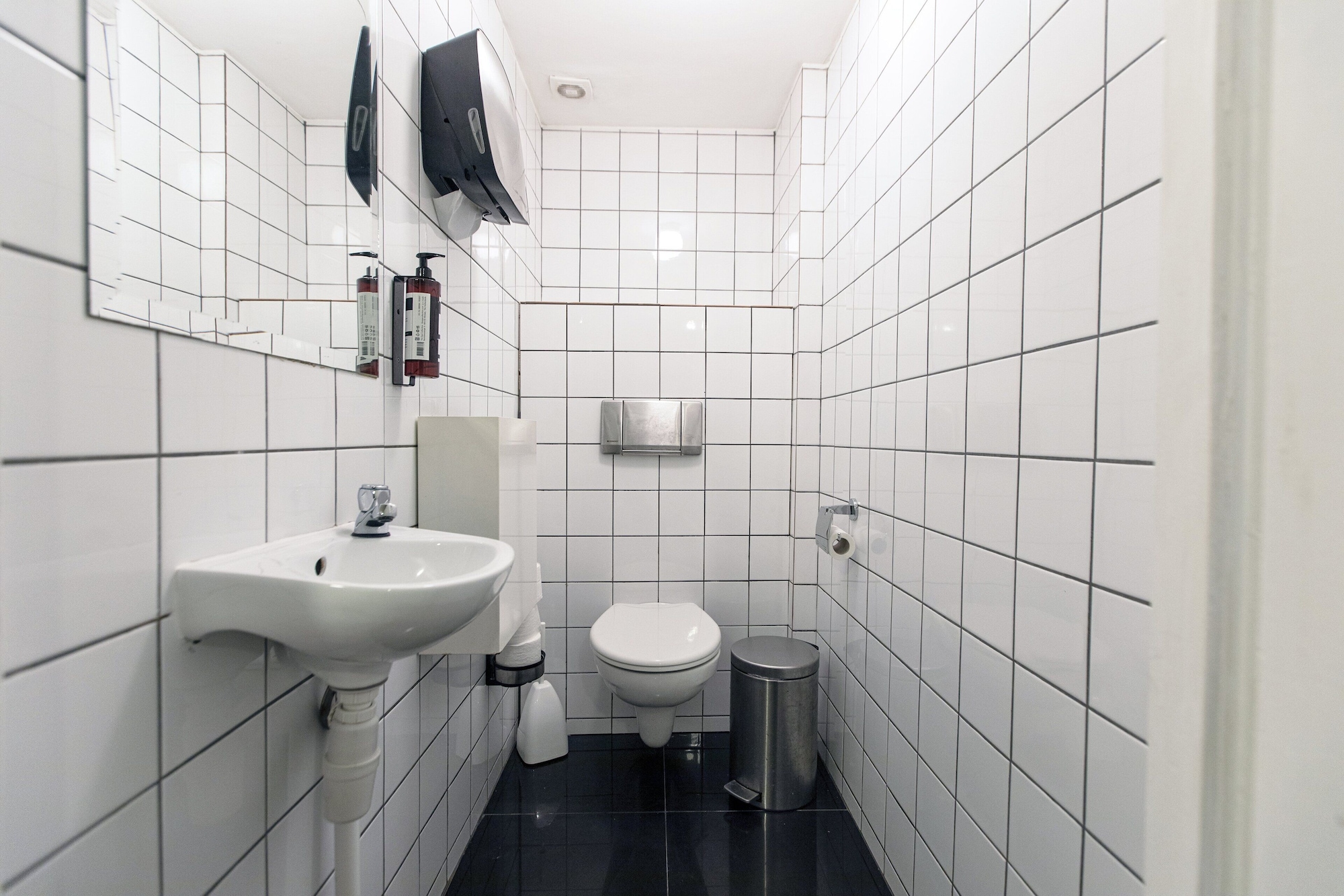 BASIC, SINGLE, SINGLE BED, SHARED BATHROOM