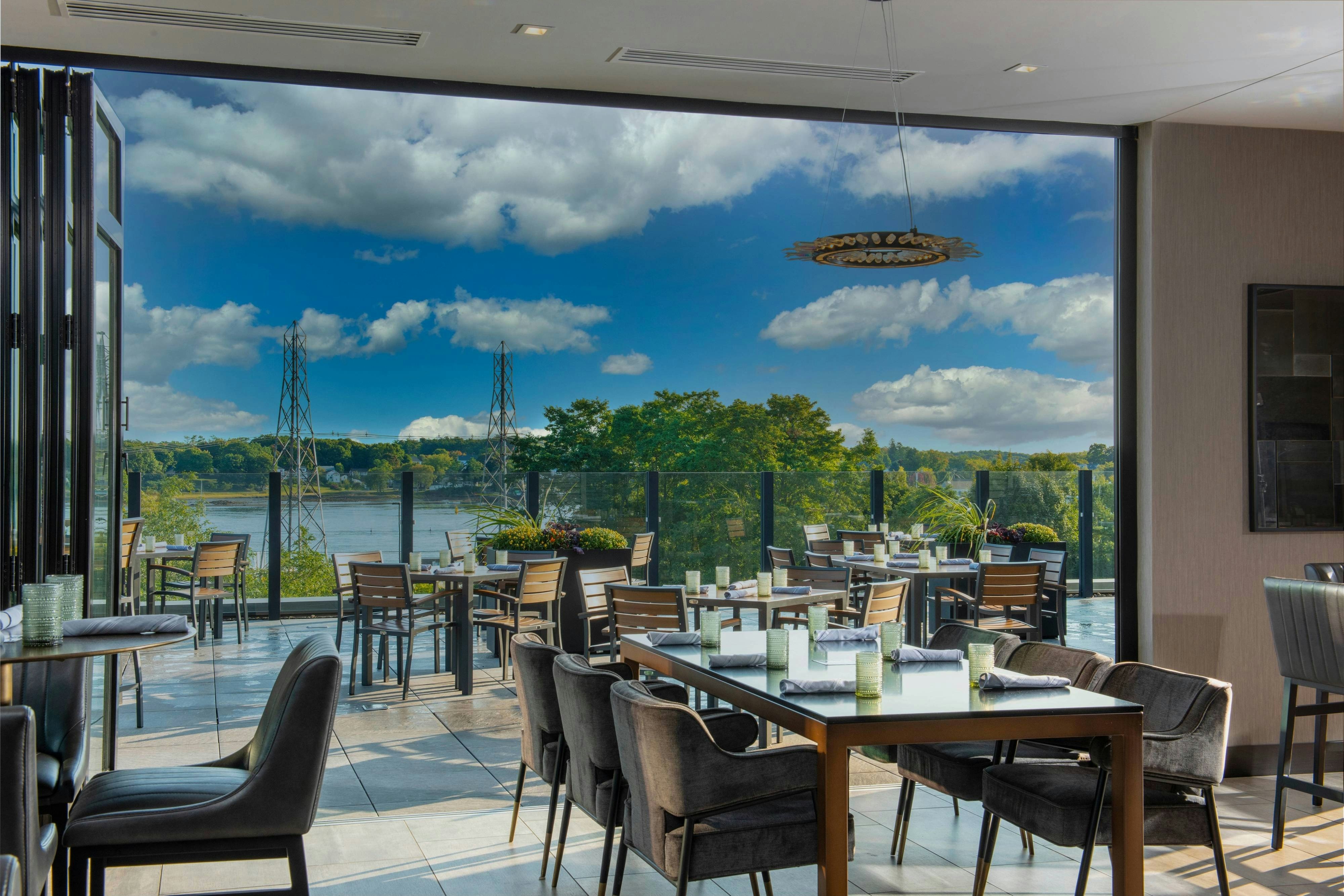 Ac Hotel By Marriott Portsmouth Downtown/Waterfront 47/77