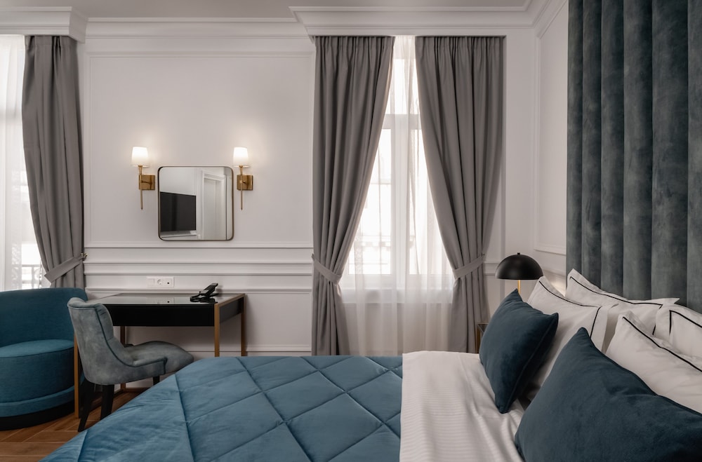 ROOM, TRIPLE