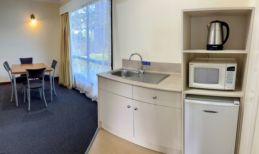 Governors Lodge Resort Hotel 45/69