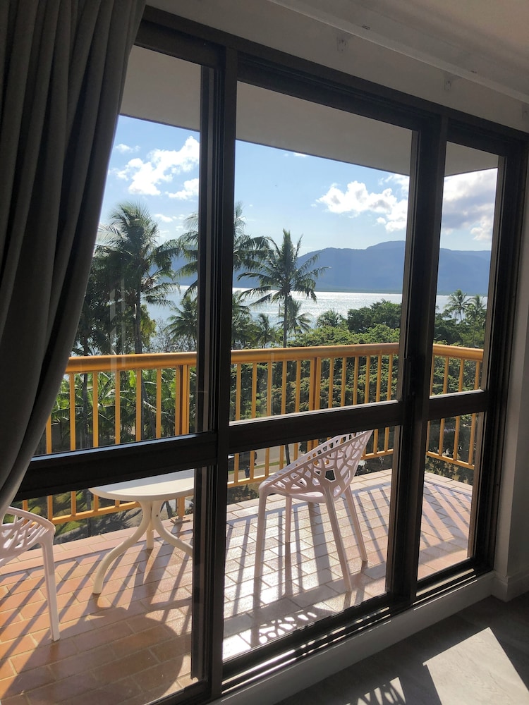 Coral Towers Holiday Suites 32/69