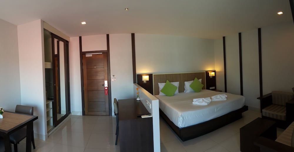 April Suites 28/64