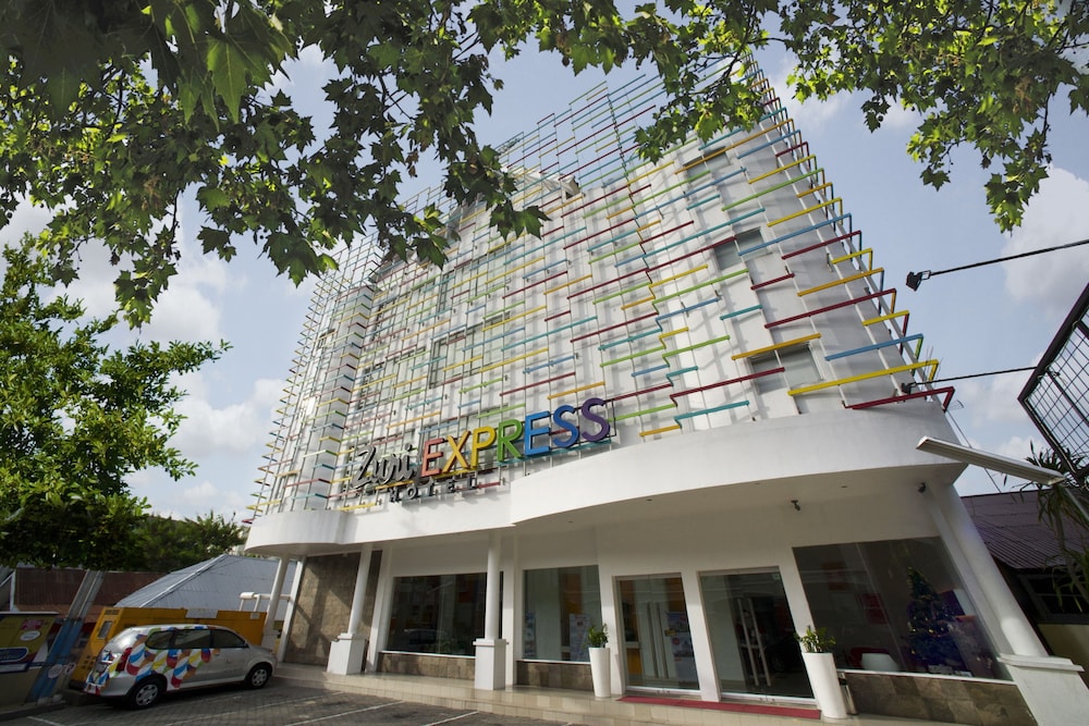 Zuri Express Hotel Pekanbaru 1/33
