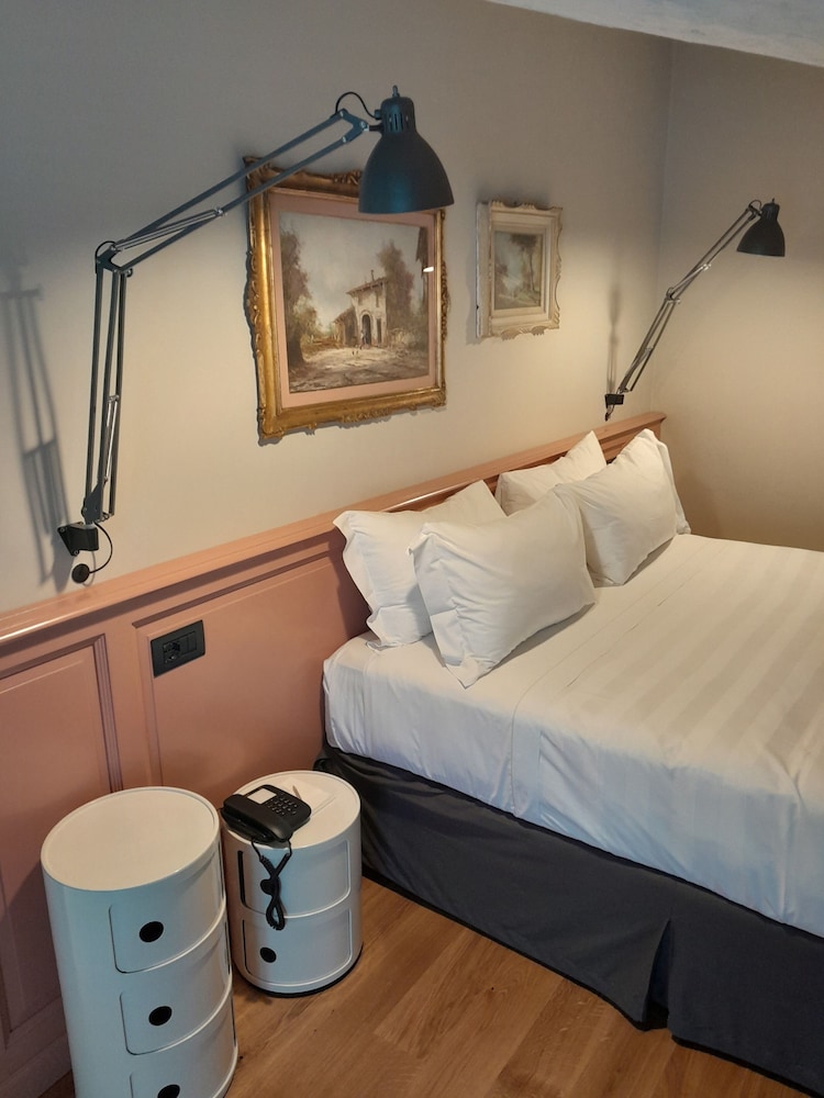 DELUXE, SUITE