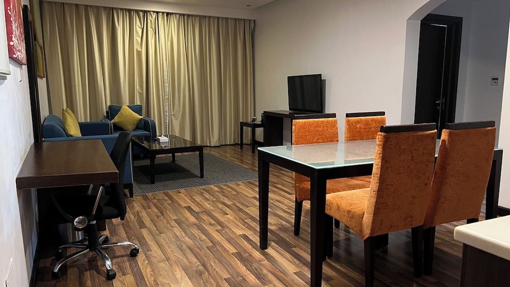 فندق جولدن توليب للأجنحة الفندقية(Golden Tulip Al Khobar Suite Hotel) 44/52