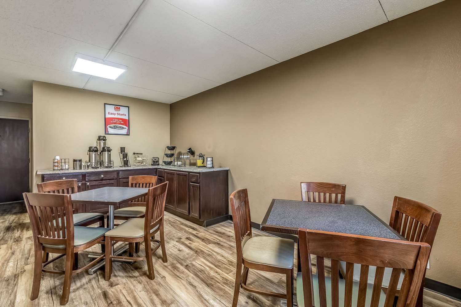 Econo Lodge Albert Lea 9/17