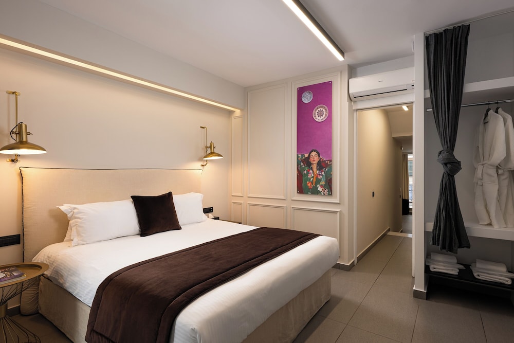 SIR, SUITE, ATTIC