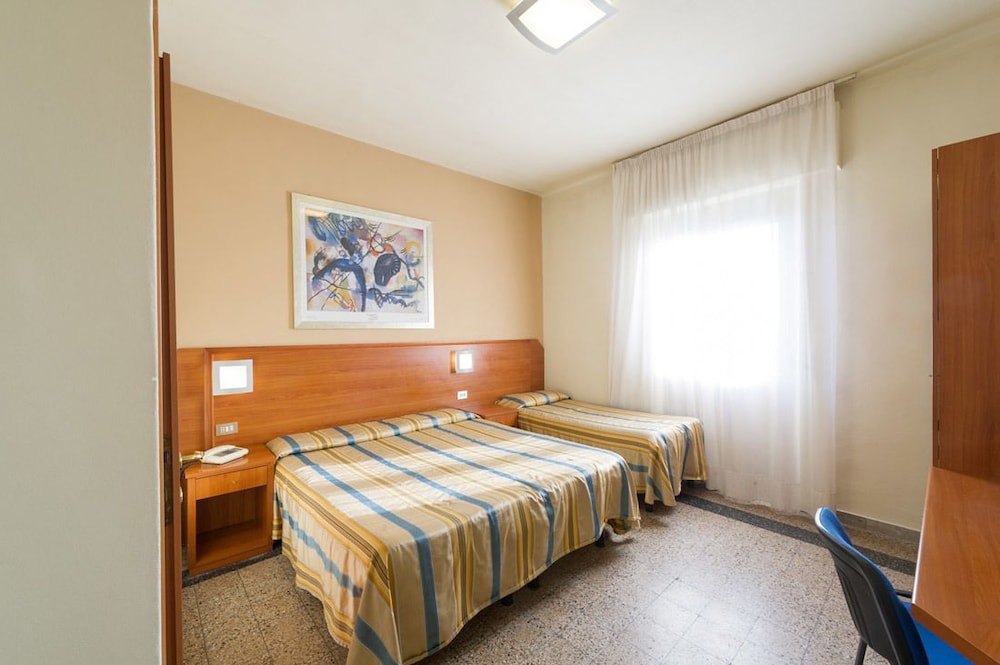 Hotel Moderno 8/24
