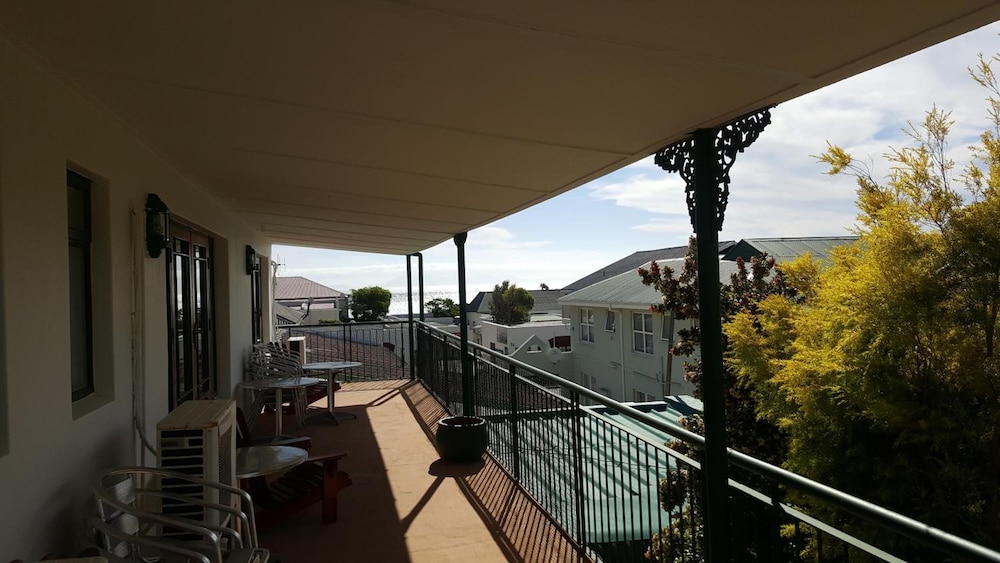 Le Bay Lodge 39/41