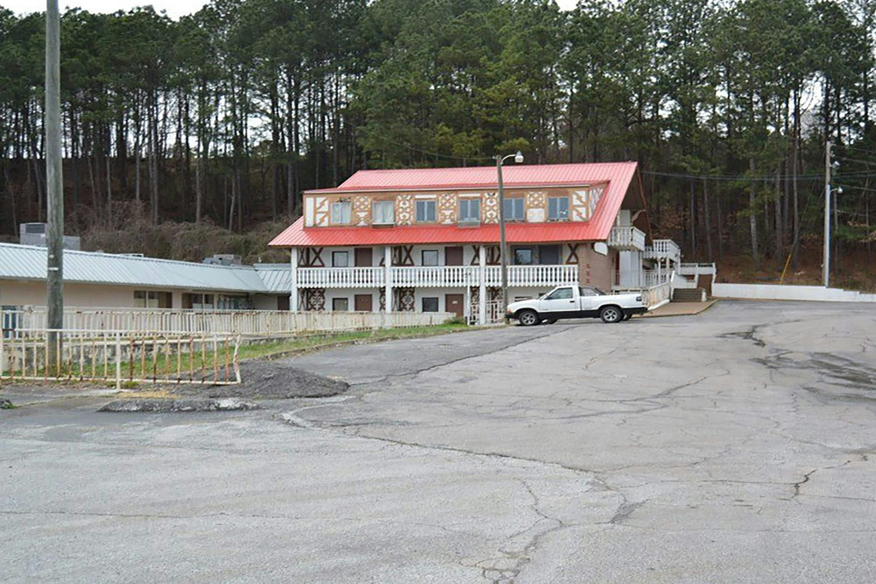 OYO Hotel Cleveland, TN 7/11