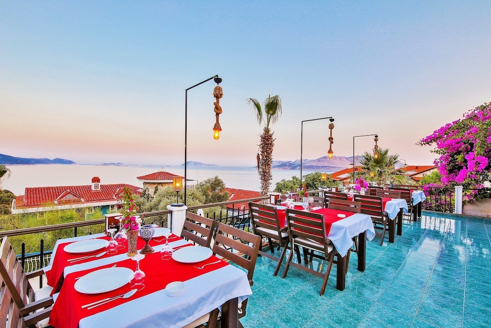Amphora Hotel 35/56