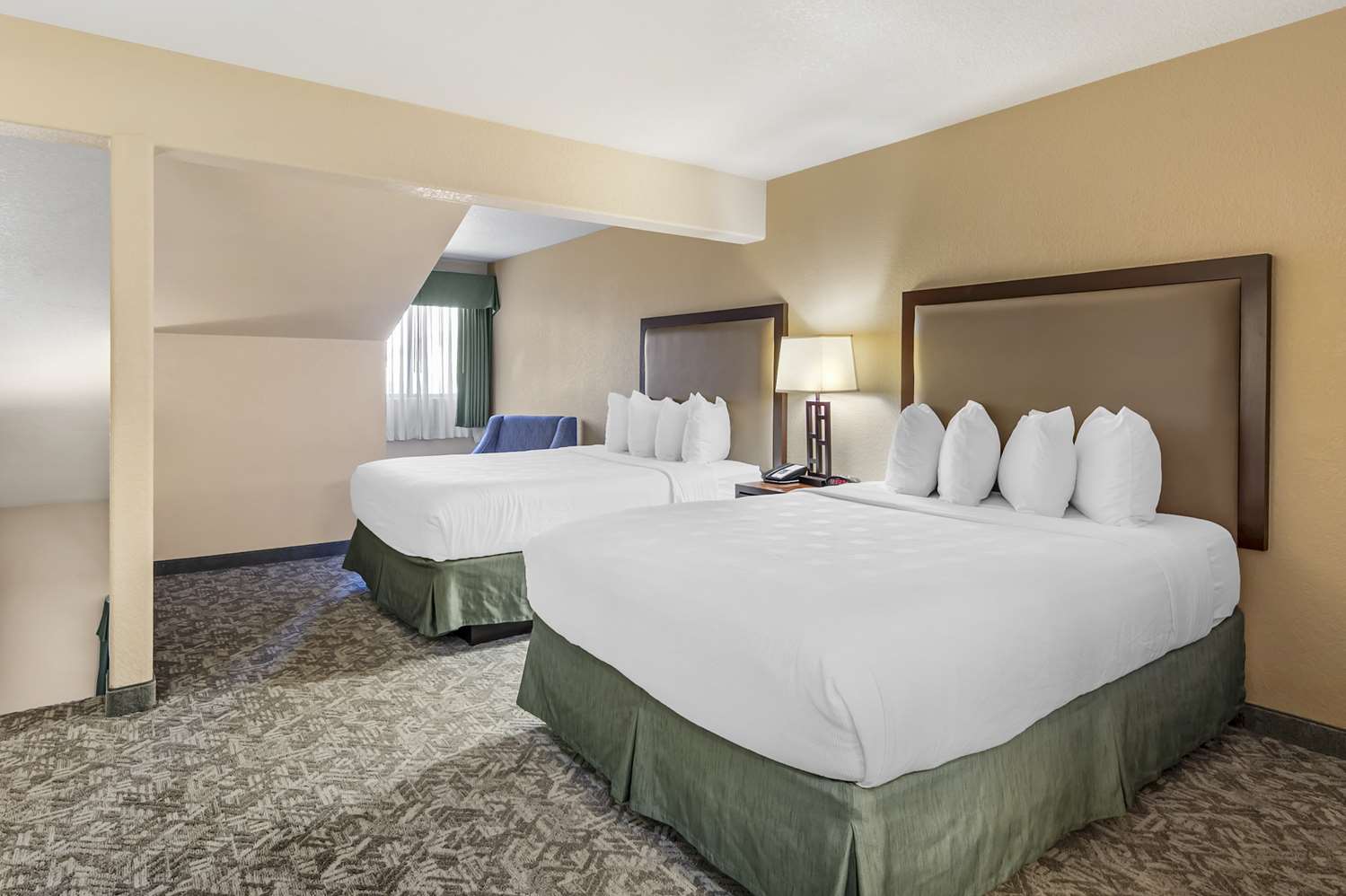3 Bedrooms, Suite, 5 Queen Beds, Two Story, 2 Bathrooms, Sofa